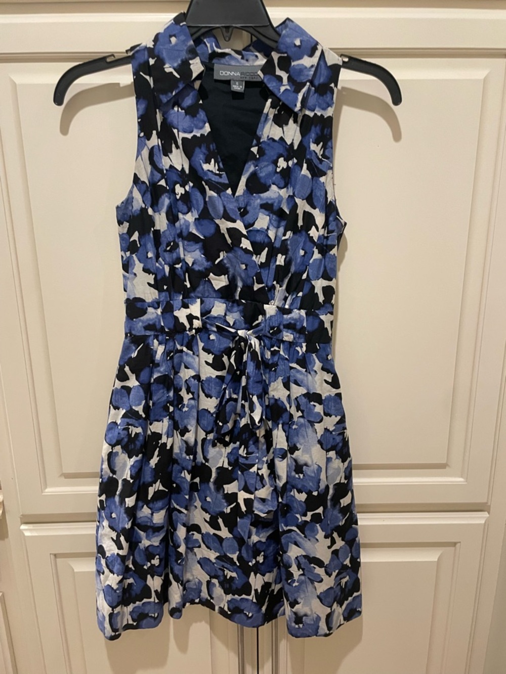 Donna Ricco Blue Black and White Floral Tie-Waist Dress